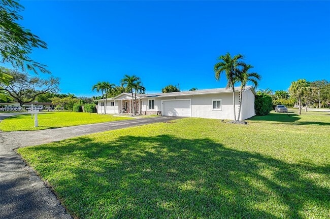 Building Photo - 10600 SW 80th Ct