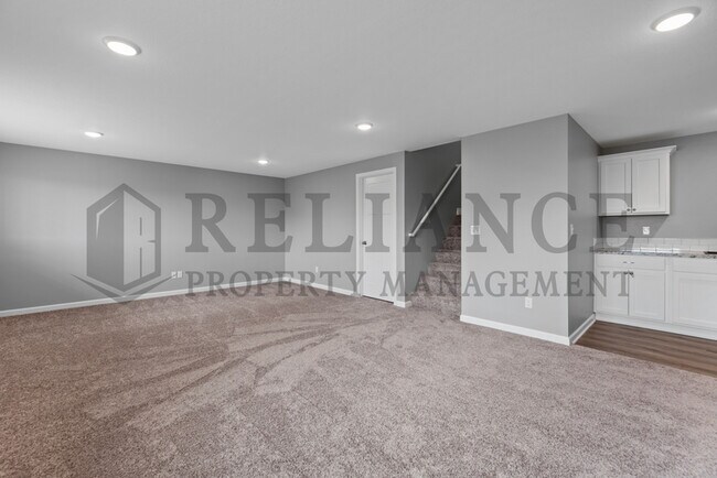 Building Photo - 1558 N Aster Cir