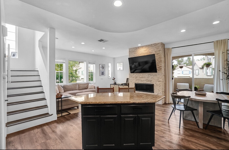 Building Photo - 83 White Sands