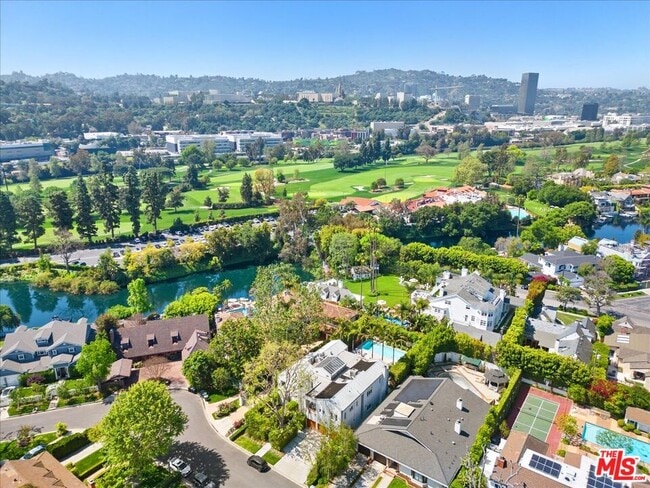 Building Photo - 211 S Valley St