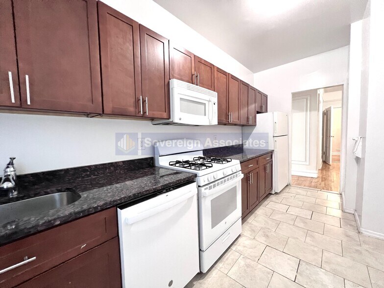 Building Photo - 850 West 176th Street
