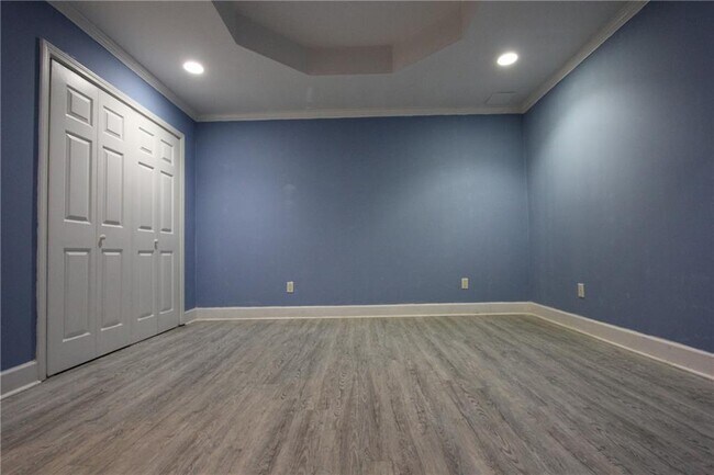 Building Photo - 818 Springlake Rd