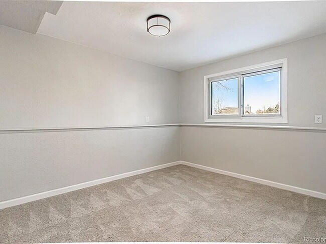 Building Photo - Lovely 4-Bedroom, 2-Bath Home in Aurora with Large Backyard and 2-Car Attached Garage!