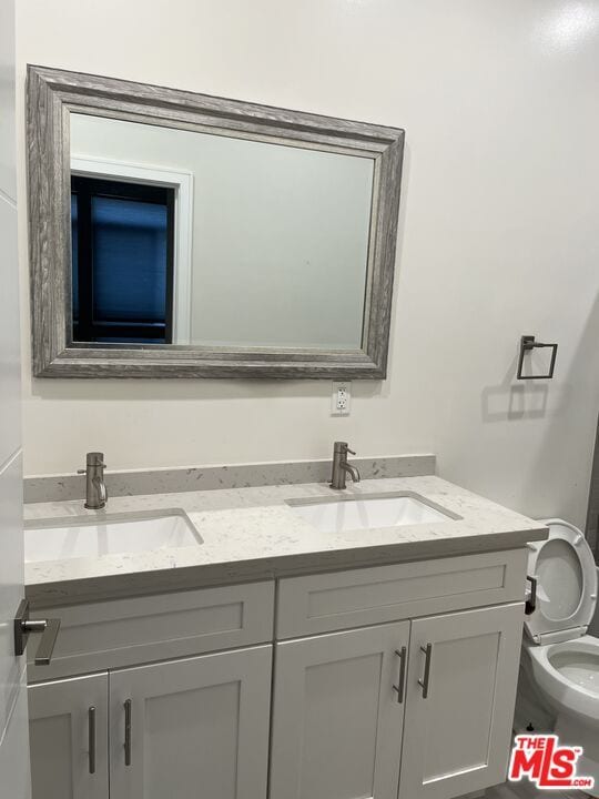 Building Photo - 3955 1/2 S Budlong Ave