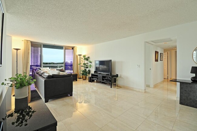 Building Photo - 3 bedroom in Aventura FL 33141