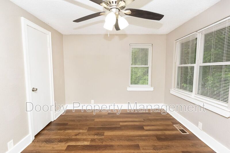 Building Photo - 403 Warren St