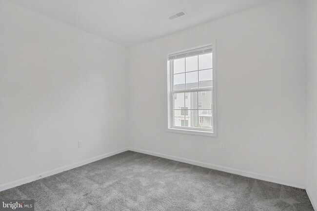 Building Photo - 2801 Pinewood Ln