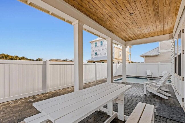 Building Photo - 14324 Front Beach Rd