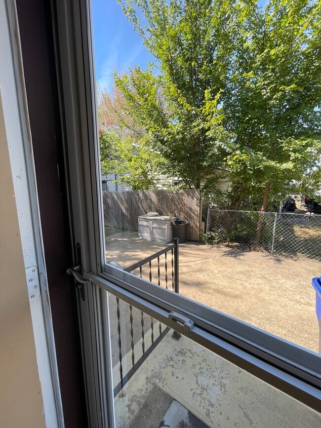 Building Photo - 2 bedroom House near Downtown BA