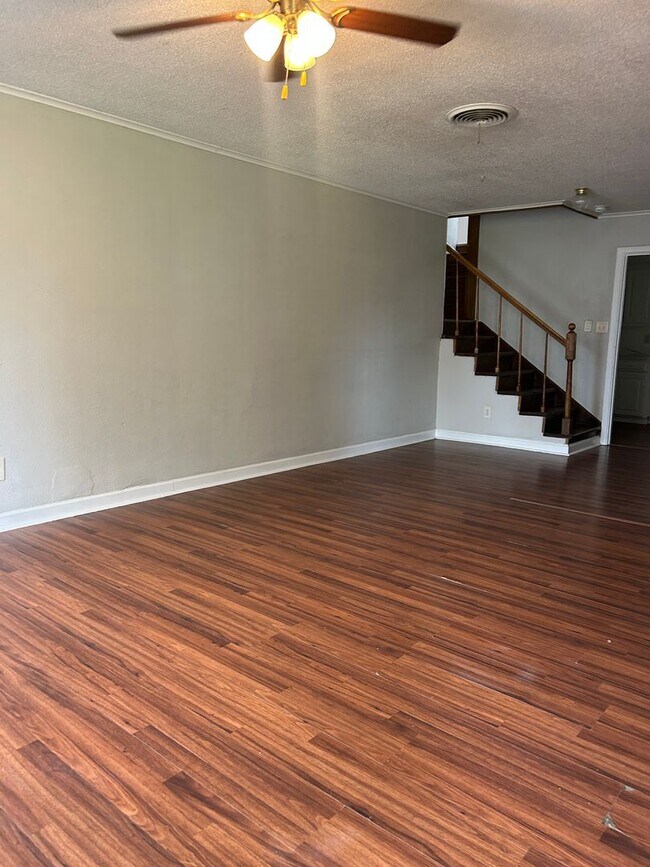 Building Photo - 2 story home