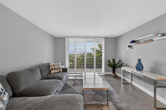 Building Photo - 1800 N Andrews Ave