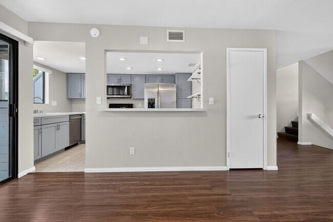 Building Photo - 841 America Way