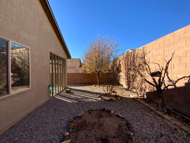 Building Photo - Beautiful 3 Bedroom Single Story Home Available Near Northern Blvd NW & Rainbow Blvd NE!