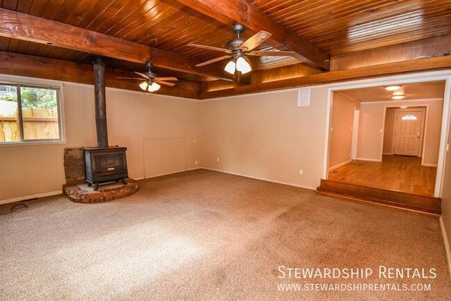 Building Photo - 5 Bd  - Close to Oregon State University!