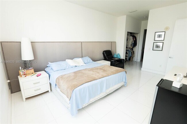 Building Photo - 150 Sunny Isles Blvd