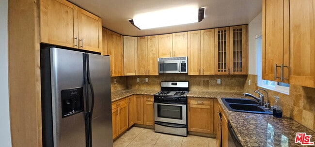 Building Photo - 451 S Doheny Dr