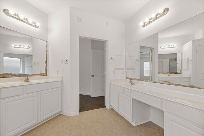 Building Photo - 1810 Candle Light Ct