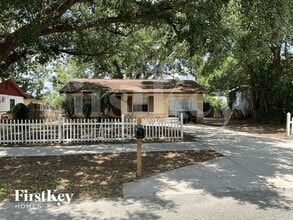 Building Photo - 2617 Drake Dr