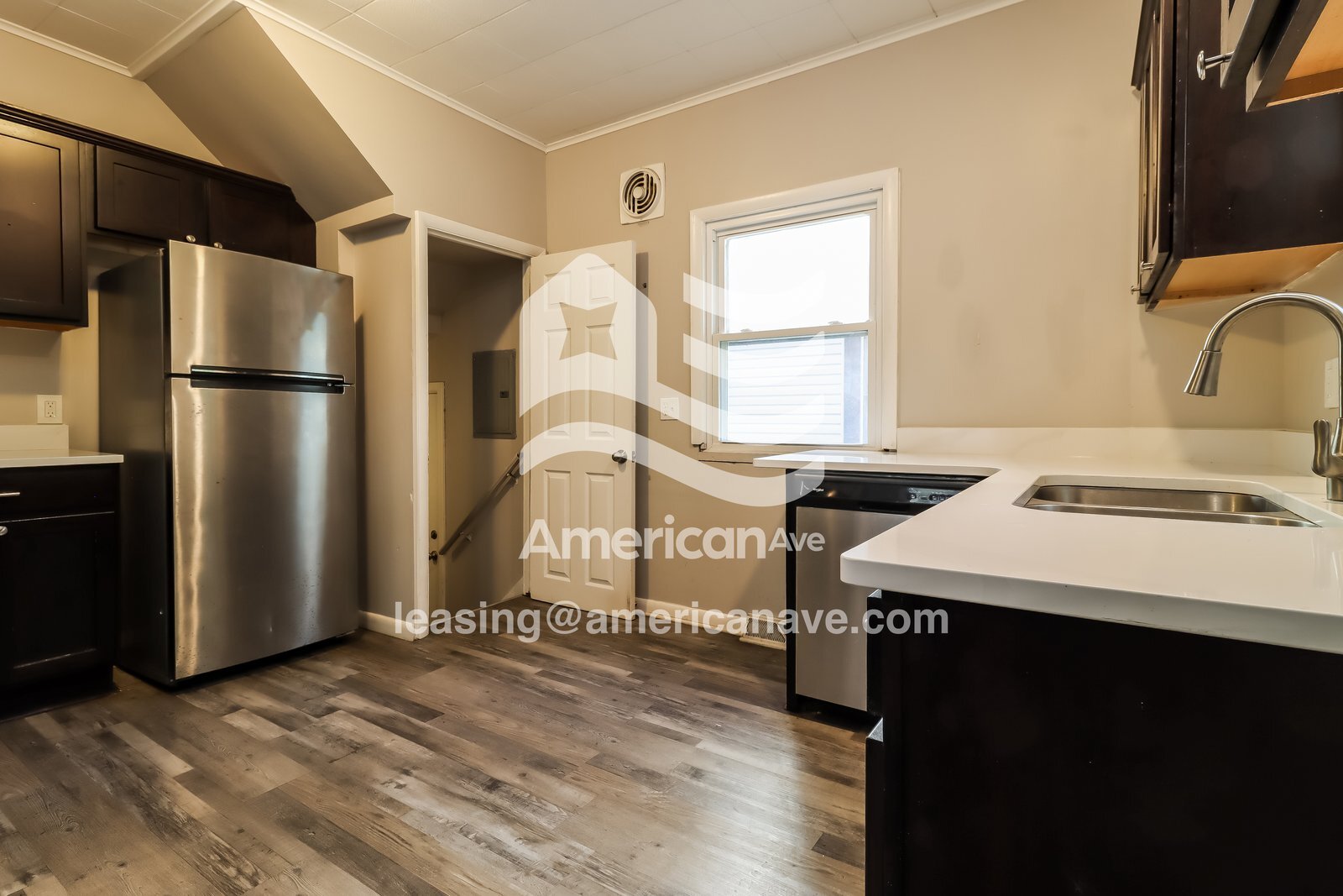 Building Photo - 617 Nicholas St