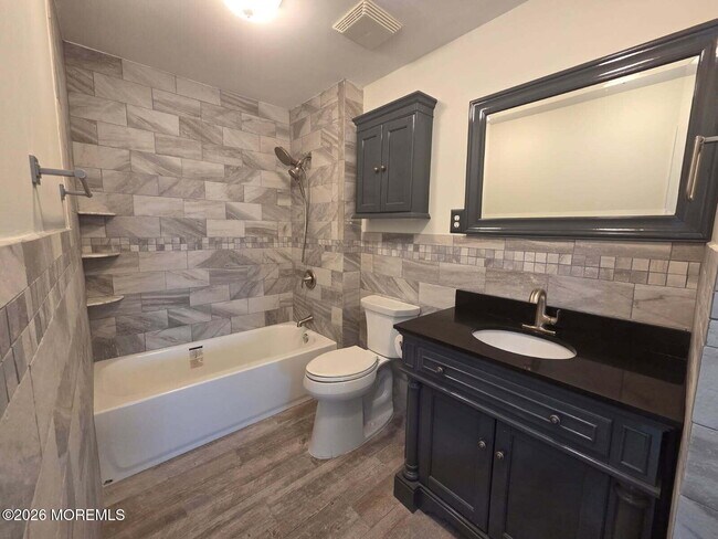 Building Photo - 92 Village Green Way