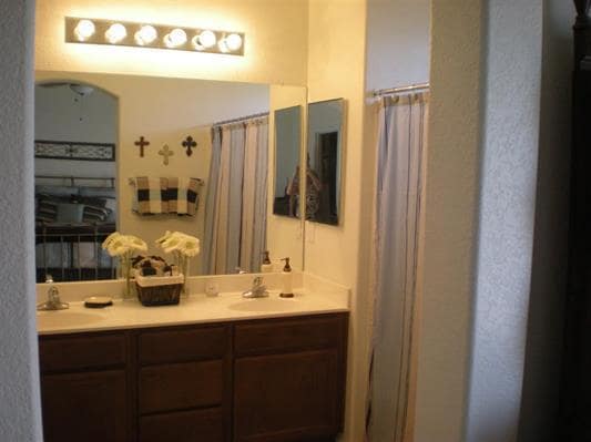 Building Photo - El Dorado 3 Bedroom Condo