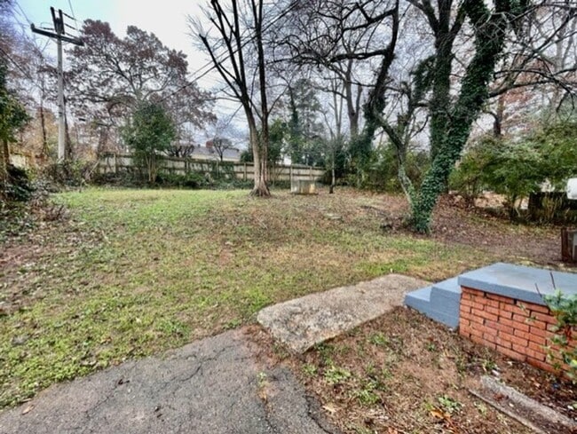 Building Photo - Come take a look at this cozy 3 Bedroom 1 Bath Home. It's Located in Revolution Park Neighborhood