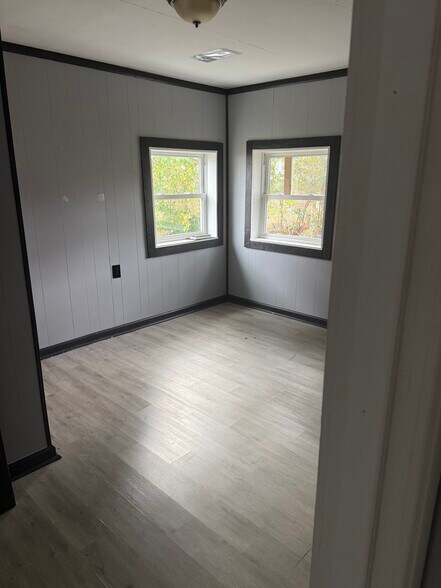 Building Photo - 319 Harding St