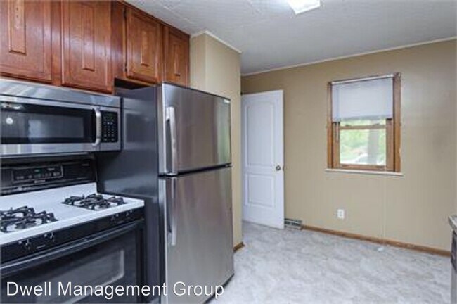 Primary Photo - 5 br, 2.5 bath House - 717 13th Ave NE