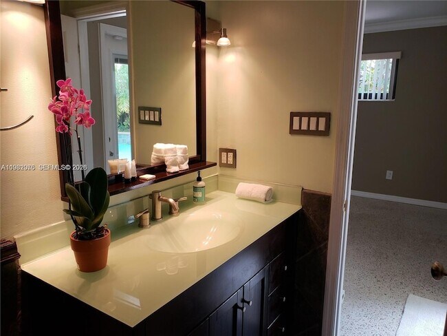 Building Photo - 1601 NE 17th Terrace