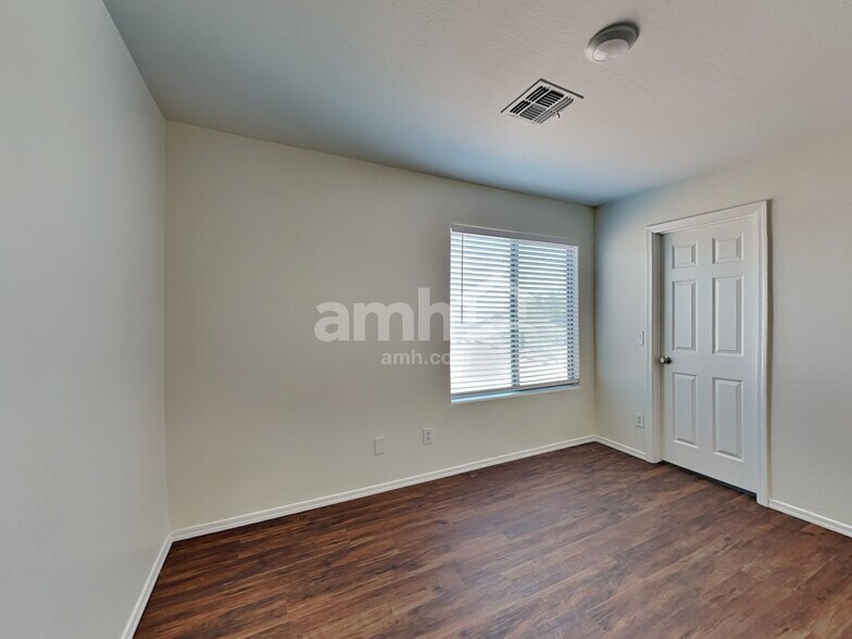 Building Photo - 3529 W Glass Ln