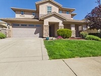 Building Photo - Spacious 5-Bedroom Solar Home in Blackstone with Resort Style Amenities