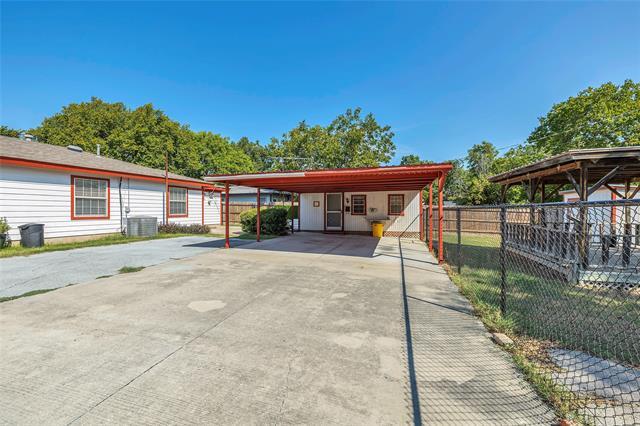 Building Photo - 900 Vaquero St