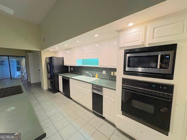 Building Photo - 2939 Rivercrest Dr