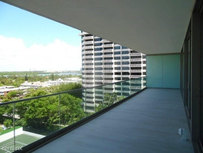 Building Photo - 2 br, 2.5 bath Condo - 10203 Collins Ave U...