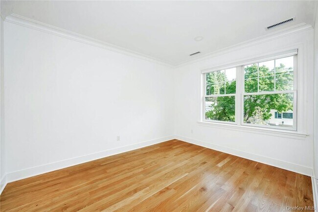 Building Photo - 233 Lincoln Ave