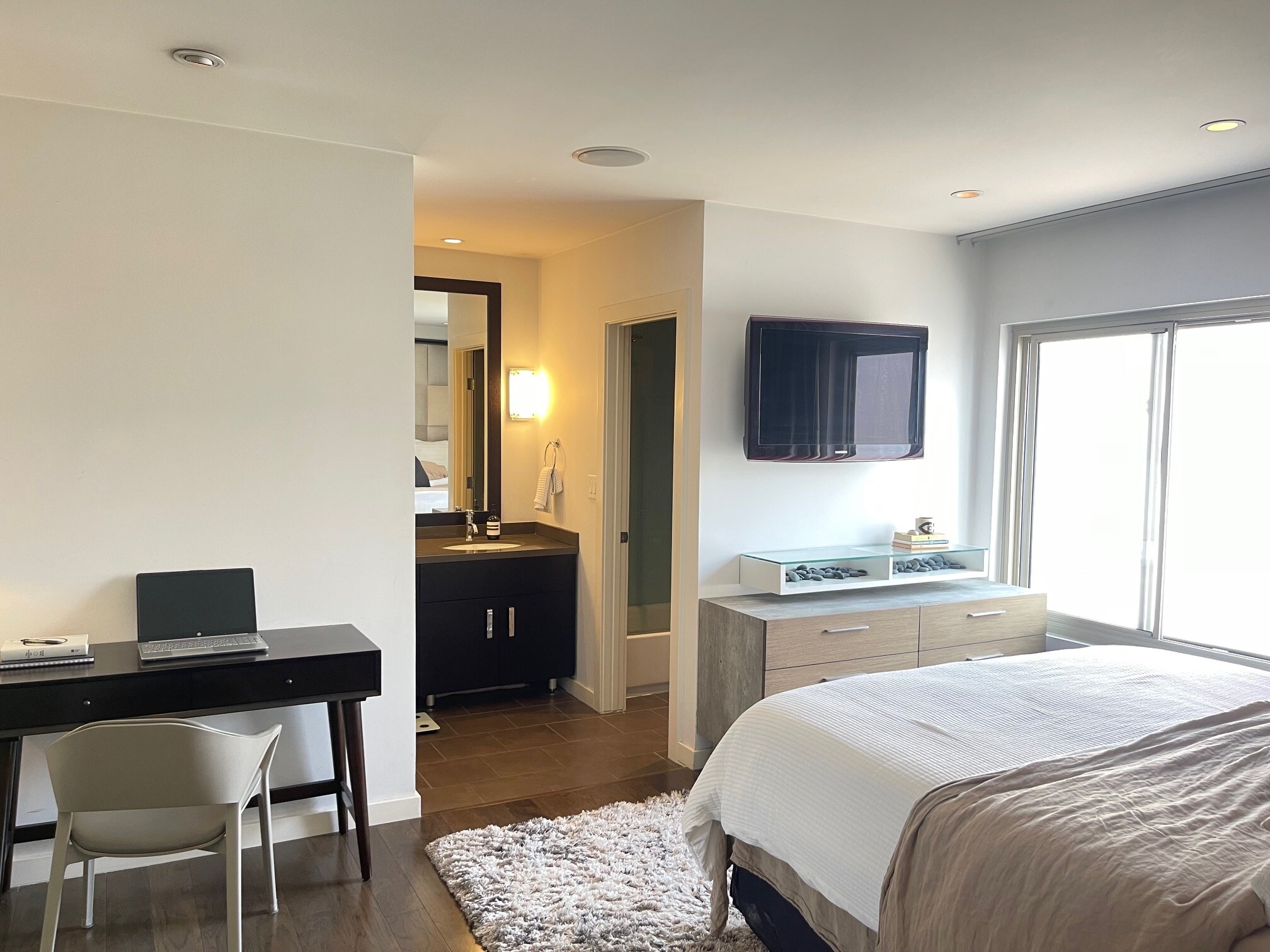 Building Photo - 141 S Clark Dr