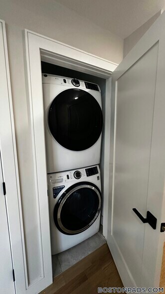 Building Photo - 104-106 Warren St.