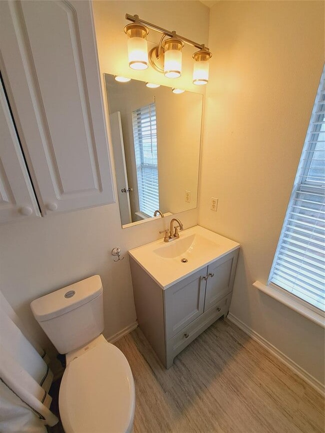 Building Photo - 6703 Hill Oaks Dr