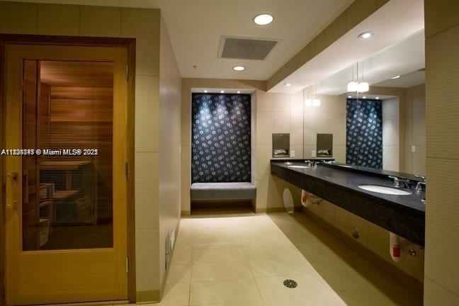 Building Photo - 300 S Biscayne Blvd