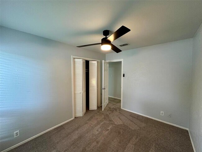 Building Photo - 301 Craigmont Dr