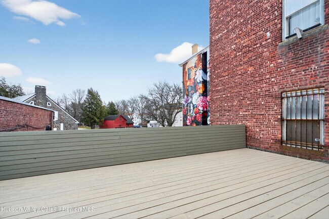 Building Photo - 316 Wall St