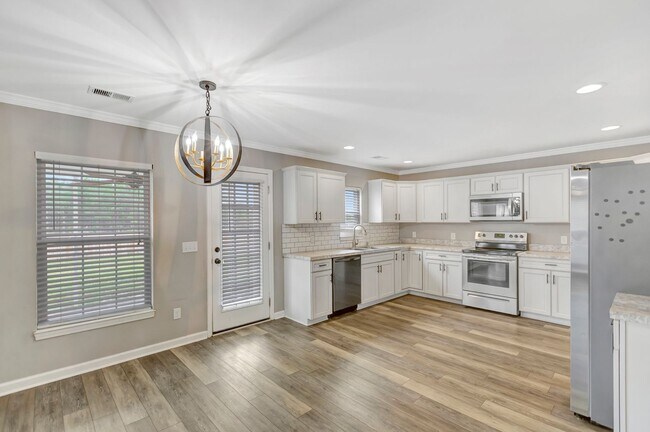 Building Photo - Spacious Cane Bay Home with Pond Views!