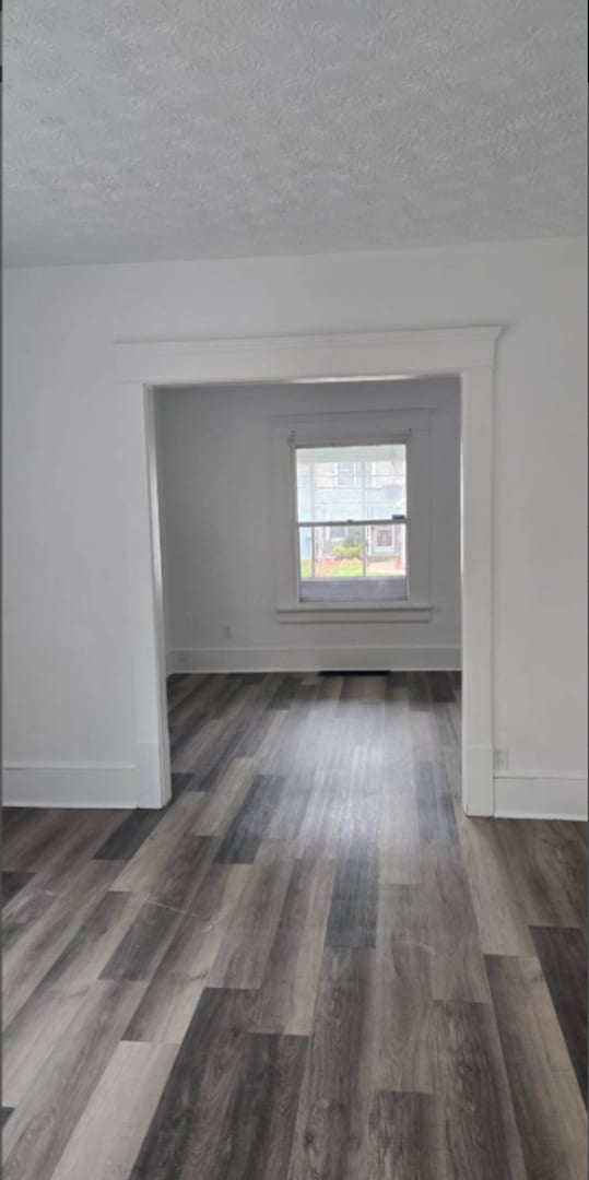 Building Photo - Charming 4-Bedroom Property in Prime Location