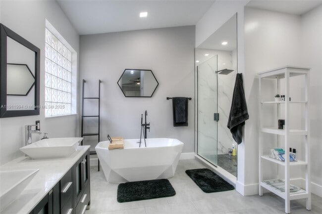 Building Photo - 11611 SW 10th Ct