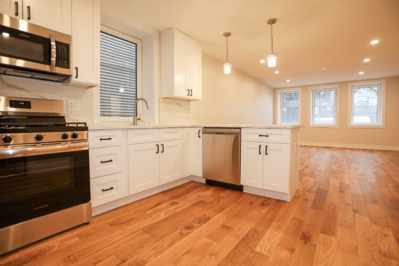 Building Photo - 2308 W Foster Ave