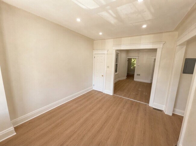 Building Photo - 22 Stegman St