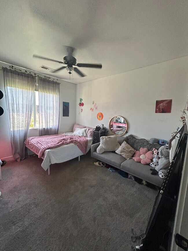 Building Photo - Stylish 3 Bedroom Home with Spacious Layout