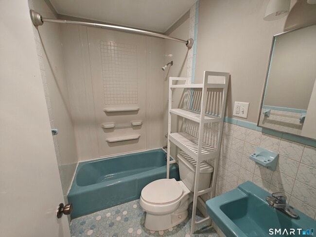 Building Photo - 18 Broadview Hts