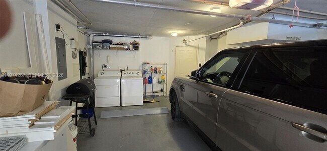 Building Photo - 2945 NE 185th St