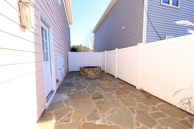 Building Photo - Charleston Style Home in Desirable Clayton Community